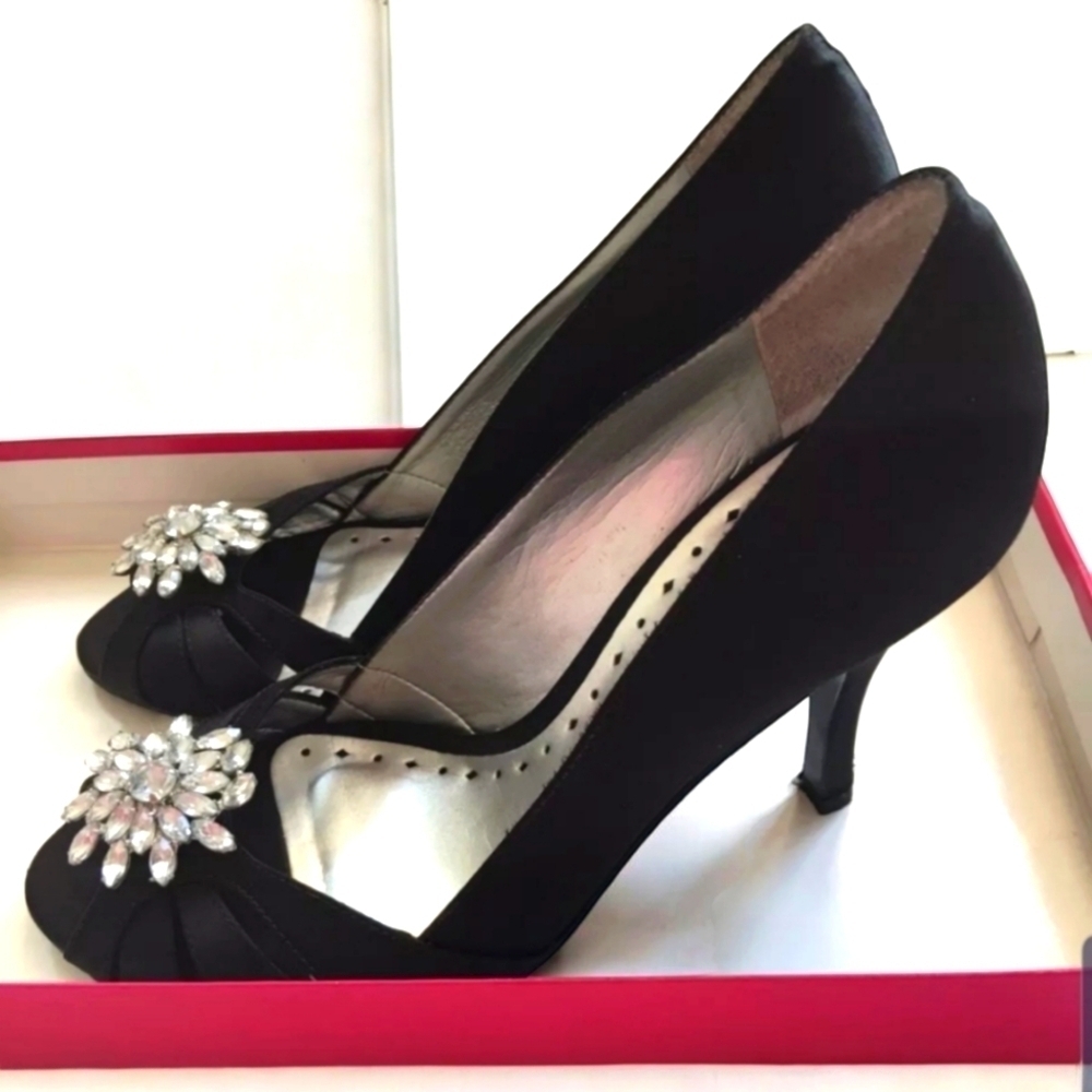 BCBG Ladies kitten Heels Size 9.5